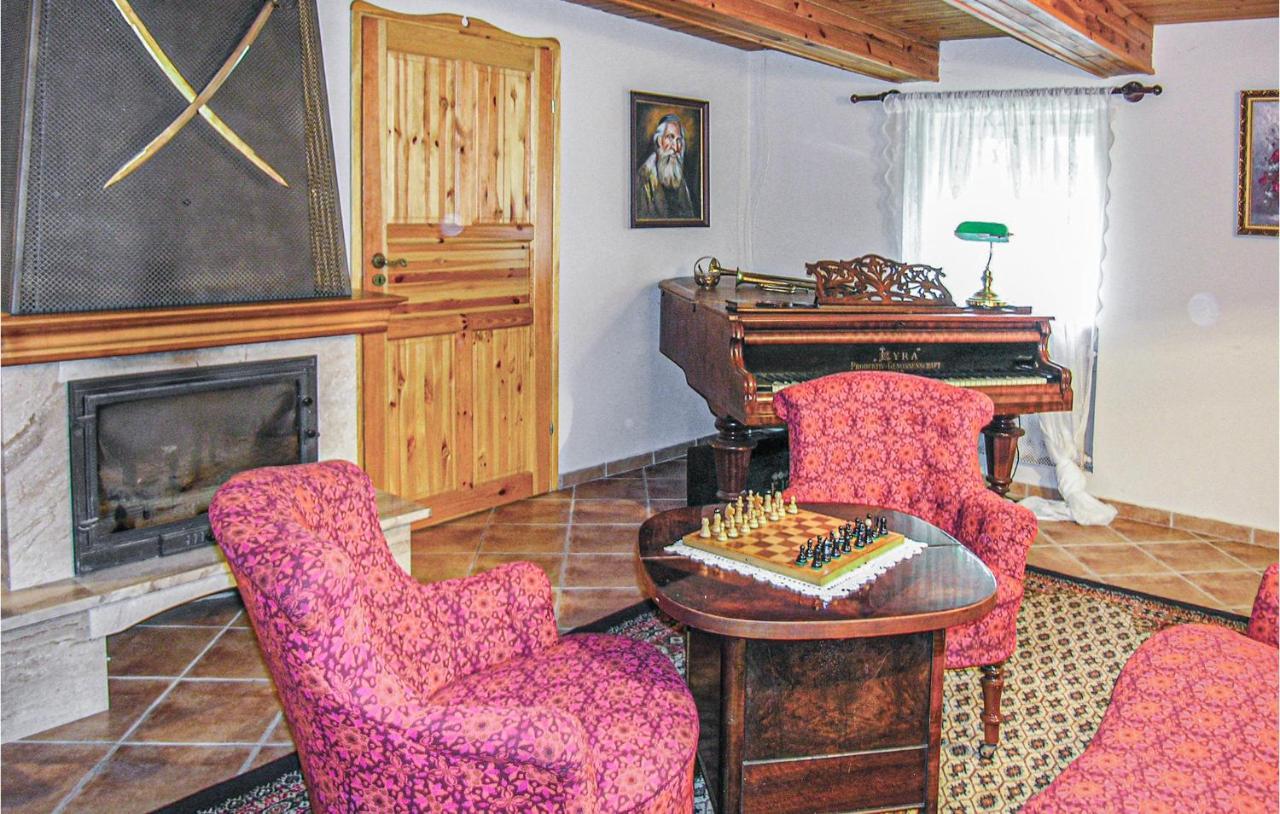 Awesome Home In Pleszew With Wifi Zawidowice ภายนอก รูปภาพ
