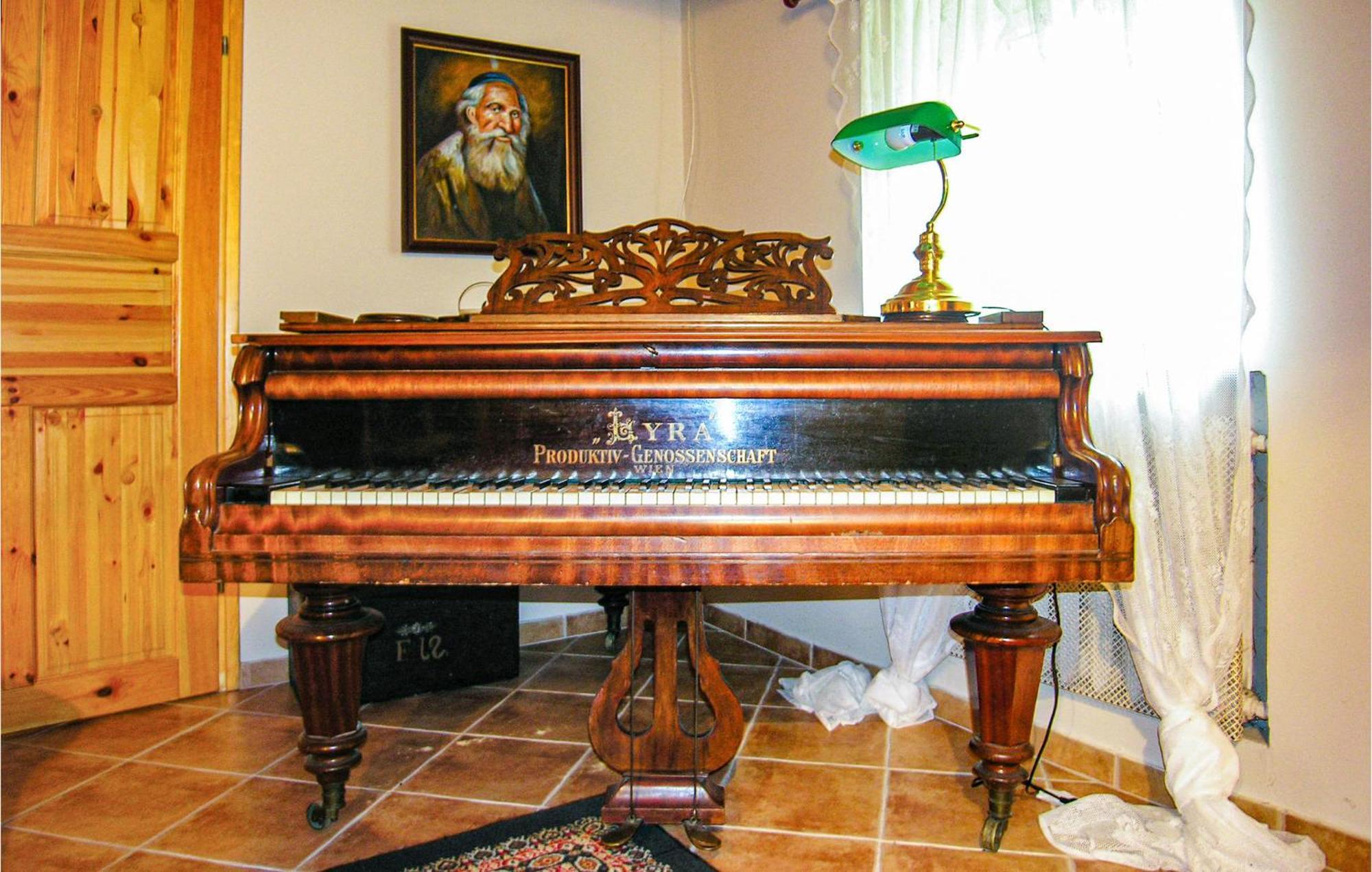 Awesome Home In Pleszew With Wifi Zawidowice ภายนอก รูปภาพ